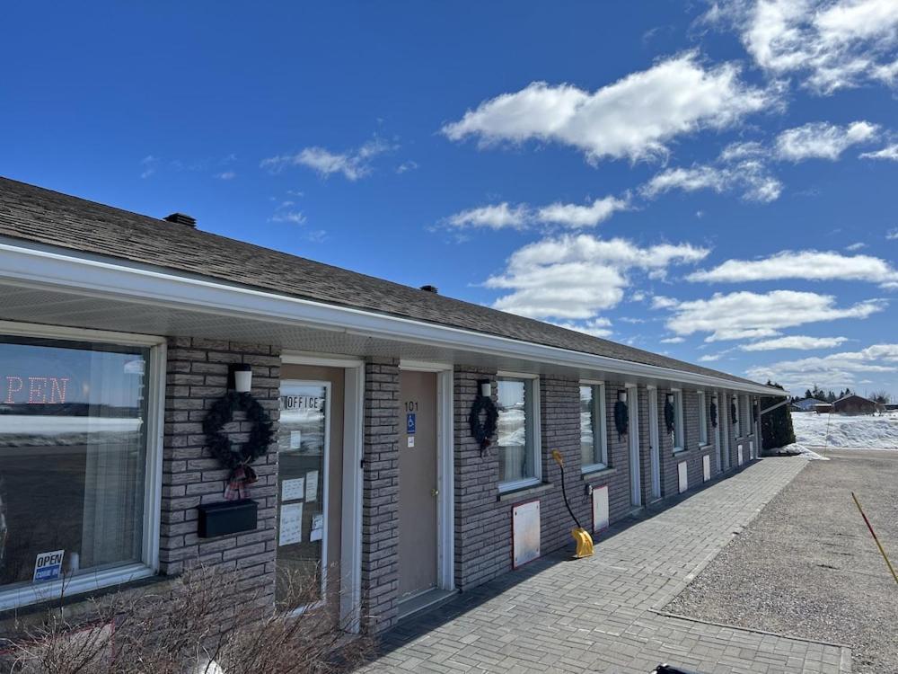 Earlton Motel Exterior photo