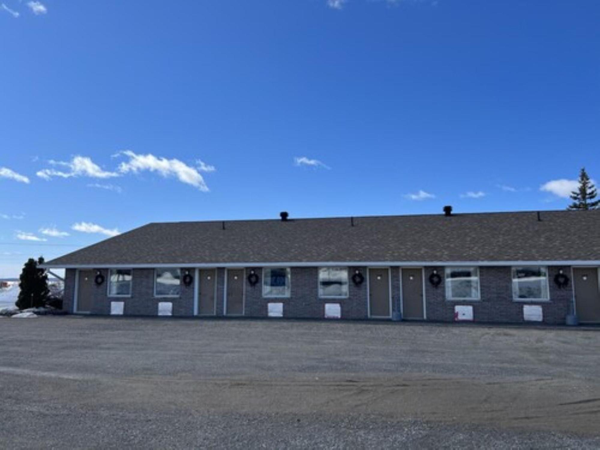 Earlton Motel Exterior photo